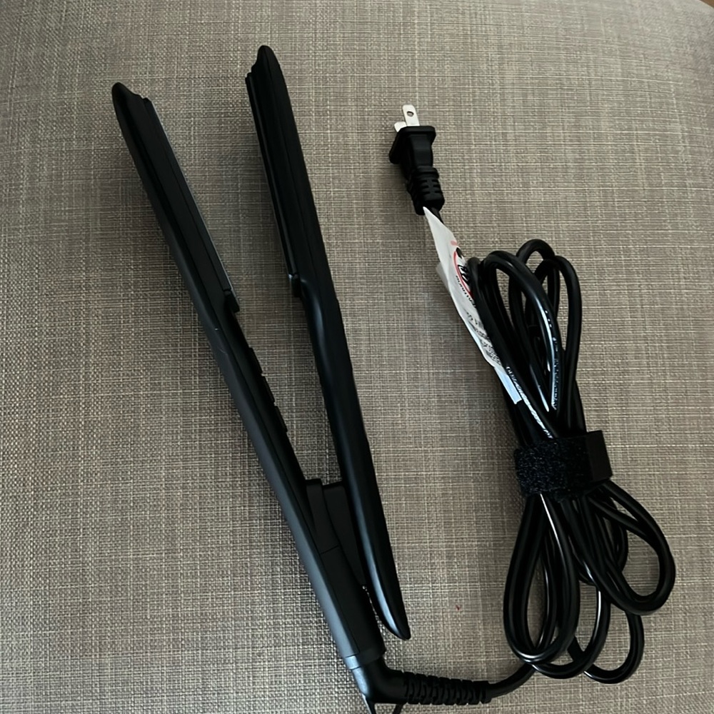 BioIonic 1.5” One Pass flatiron